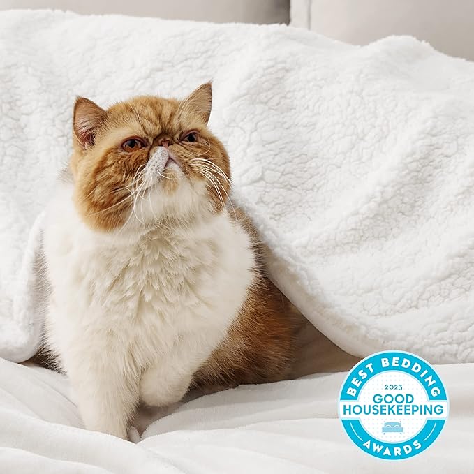 Bedsure Sherpa Fleece Blankets King Size for Bed - Thick and Warm, Soft Fuzzy Plush King Blanket for Winter, White, 108x90 Inches