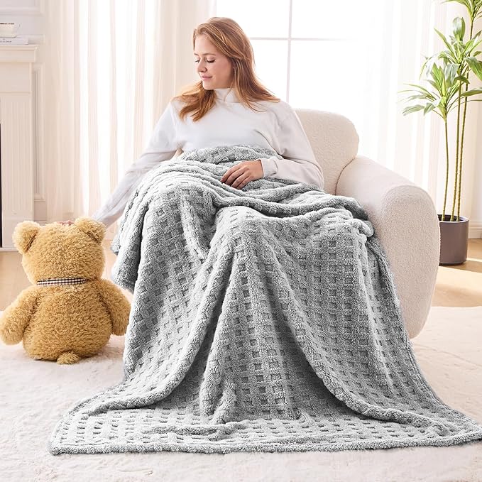 NEWCOSPLAY Super Soft Throw Blanket Grey Premium Silky Flannel Fleece 3D Waffle Checkered Lightweight Bed Blanket All Season Use (Light Grey, Throw(50"x70"))