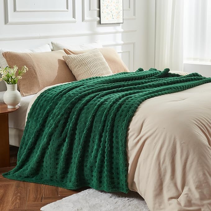 NEWCOSPLAY Super Soft King Blanket Green Premium Silky Flannel Fleece 3D Waffle Checkered Lightweight Bed Blanket All Season Use (Dark Green, King(90"x110"))